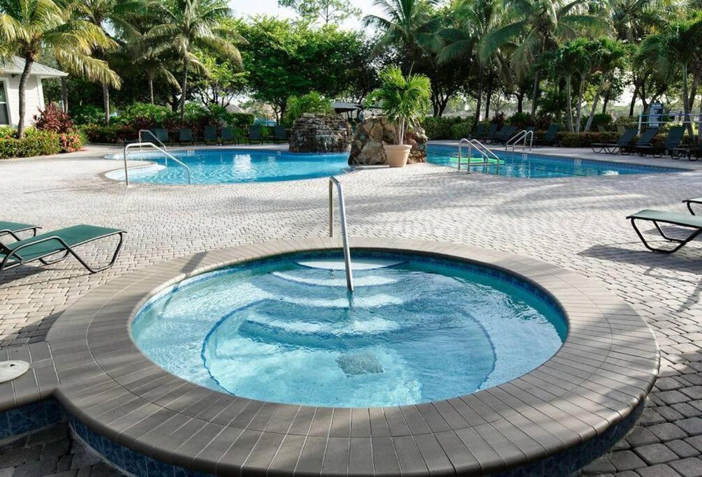 Greenlinks Golf View Villa Flamingo At Lely Resort Napoli Bagian luar foto